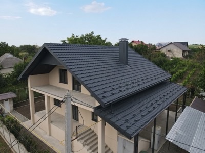 Acoperiș din țiglă metalică antracit