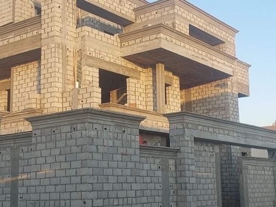 Vilă cu două niveluri, structură la roșu
