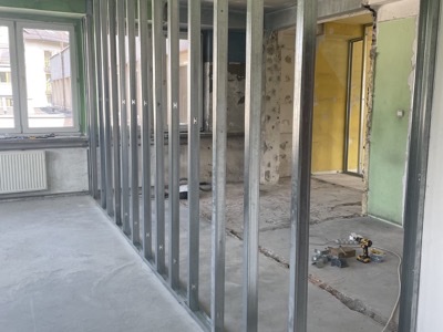 Perete nou pe structură metalică, în renovare